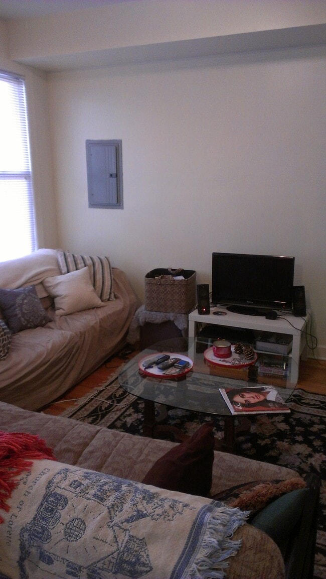 Building Photo - 4655 N Lincoln Ave