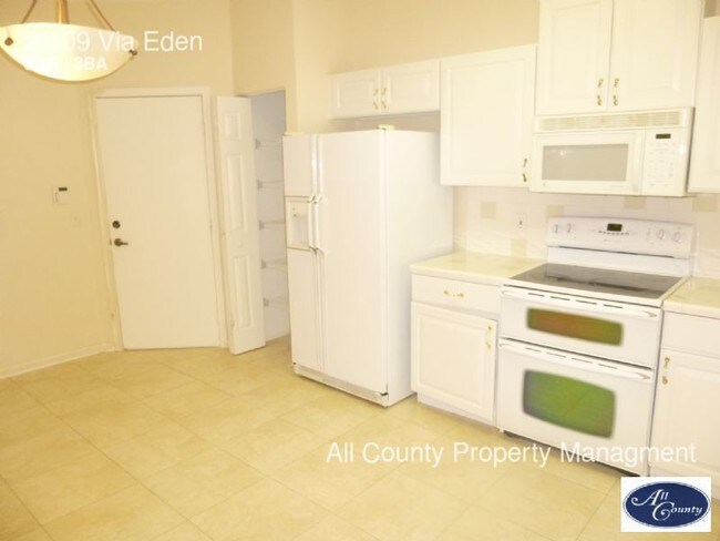 Building Photo - 21109 Via Eden