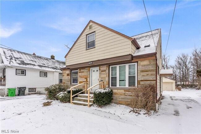 Foto del edificio - 21980 Ivan Ave