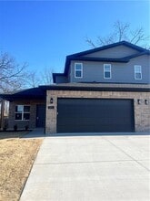 Building Photo - 580 Cosmos St