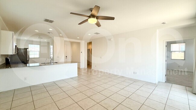 Foto del edificio - 9357 W Glenrosa Ave