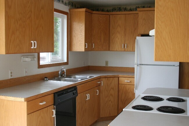Building Photo - 413 3rd Ave W