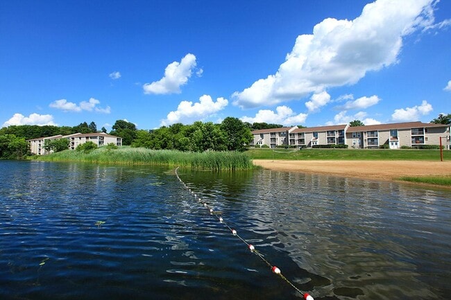 Building Photo - 705 Waters Edge Dr