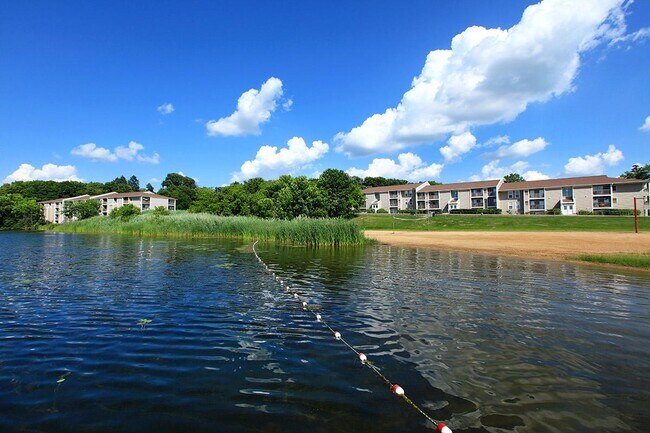 Foto del edificio - 705 Waters Edge Dr