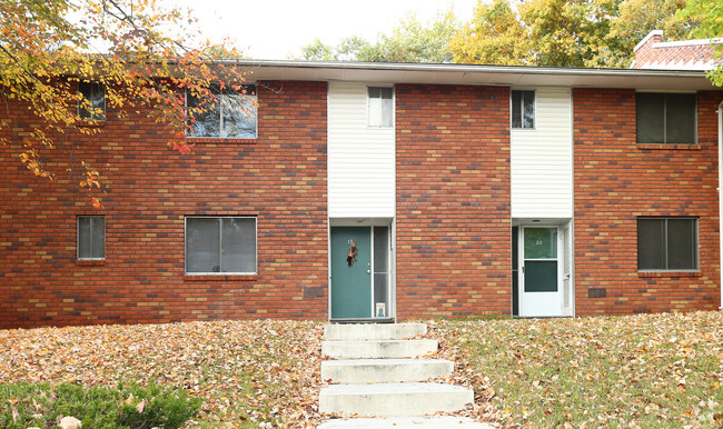 Building - Skytop Village Apartments