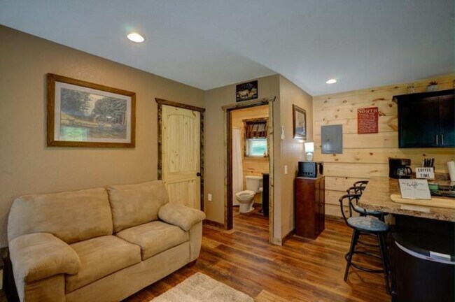 Foto del edificio - 642 Gladdens Creek Rd