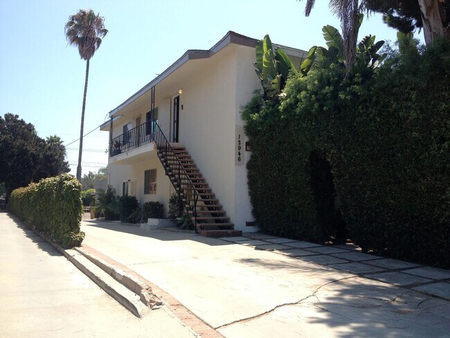Foto del edificio - 12946 Walsh Ave