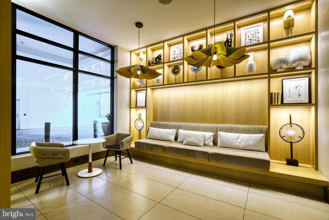 Foto del edificio - 925 N Fairfax St