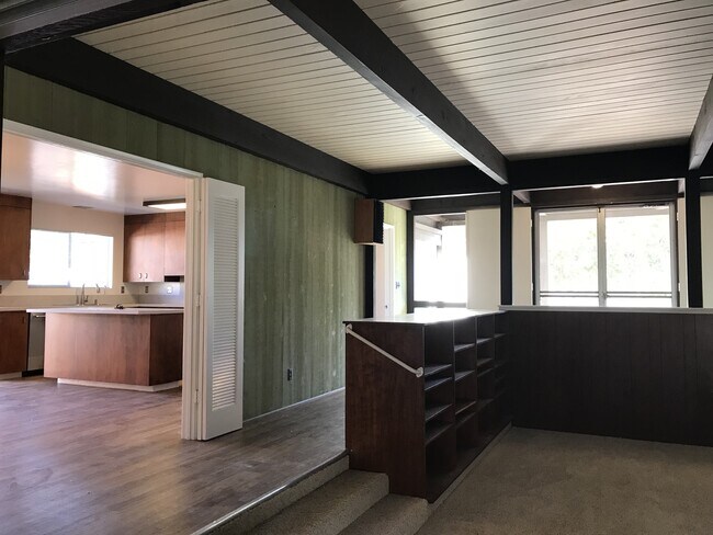 Foto del edificio - Three Bedroom Turnpike Home/Foothill Schoo...
