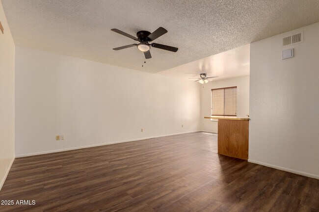 Foto del edificio - 936 N Revere