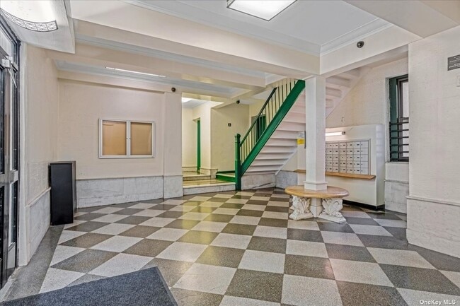 Building Photo - 185 E 163rd St