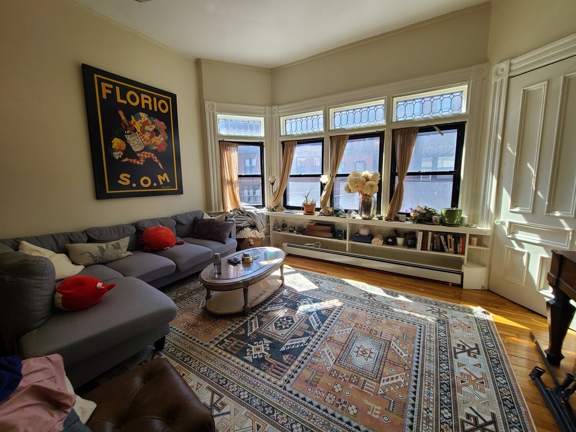 Primary Photo - 337 Beacon St