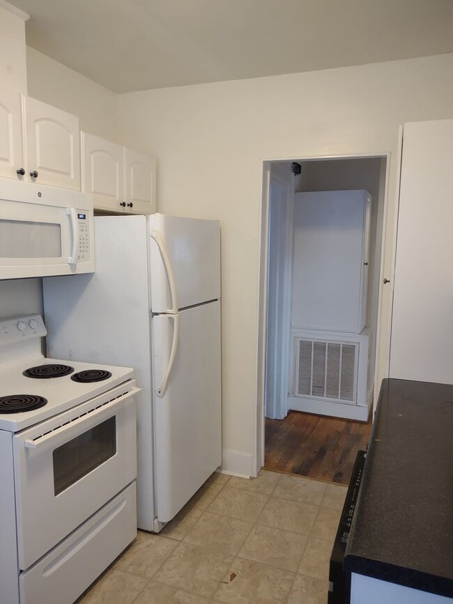 Building Photo - 605 S Waccamaw Ave