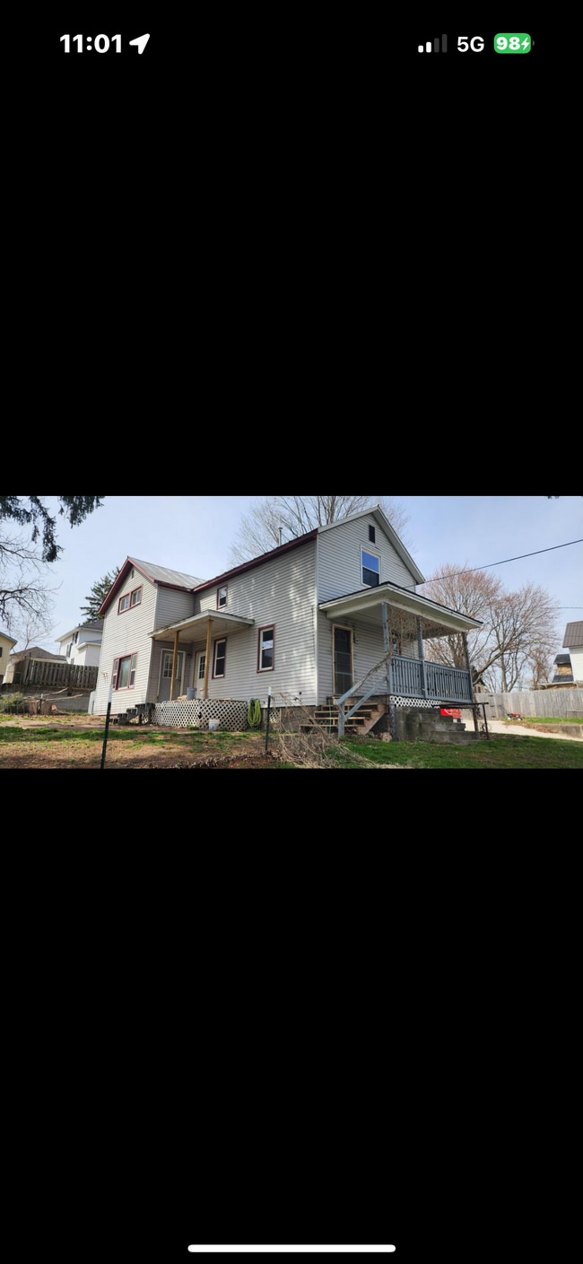 Building Photo - 427 Harter St