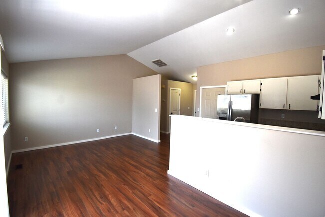 Foto del edificio - 469 Hummingbird St SE