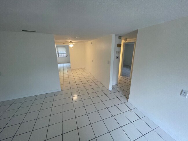 Building Photo - 3/2/1 in Port Richey