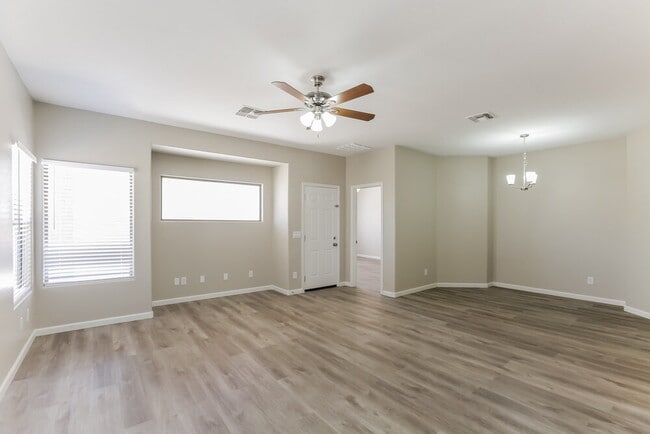 Foto del edificio - 8827 W Hess St