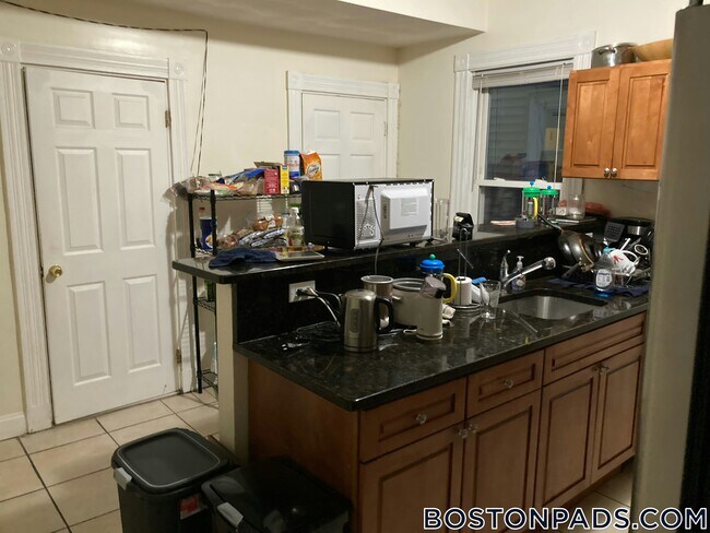 Building Photo - 8 Carmel St