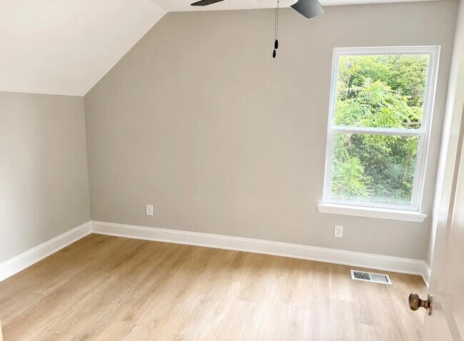 Foto del edificio - 2708 E 21st St