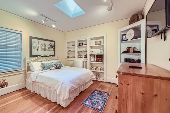 Building Photo - 3 BDR Oasis near Denver Botanic Gardens