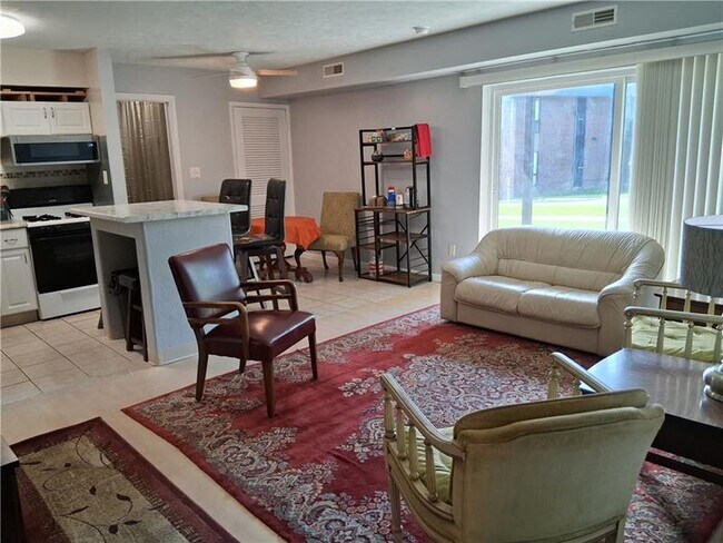 Foto del edificio - 701 College Park Dr