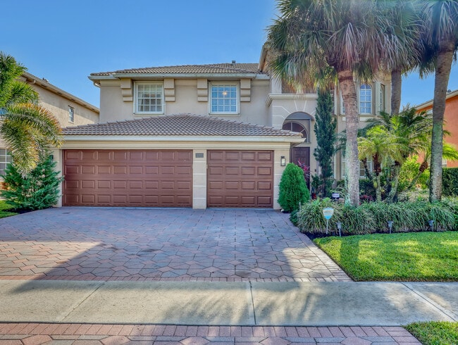 Building Photo - 2227 Ridgewood Cir