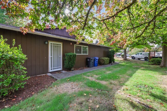 Building Photo - MOVE IN READY NOW! Normandy Park 1 level 2...