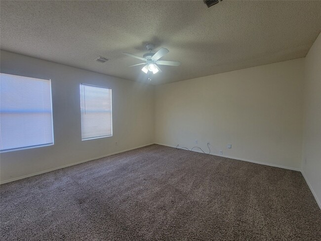 Foto del edificio - 2233 Maple Dr