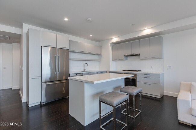Foto del edificio - 4422 N 75th St