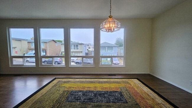 Building Photo - 651 Parkview Cir