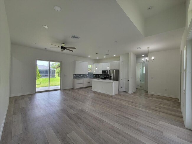 Building Photo - 2721 Parasol Ln