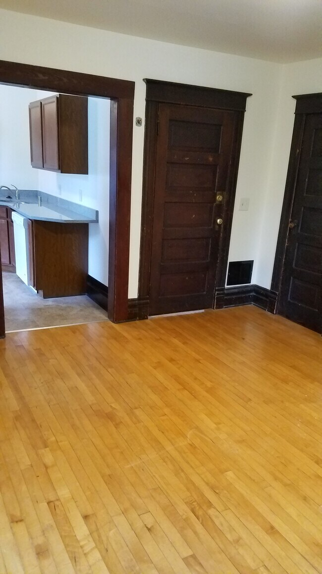 Foto del edificio - 532 W Wilson St