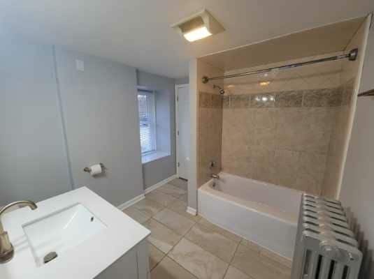 Building Photo - Nice One Bedroom with Small Office