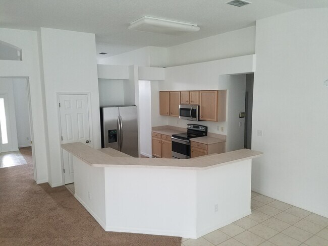 Building Photo - 18412 Canary LN