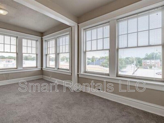 Foto del edificio - 5855 Washington Blvd