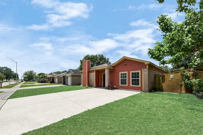 Building Photo - 11643 Antoine Dr