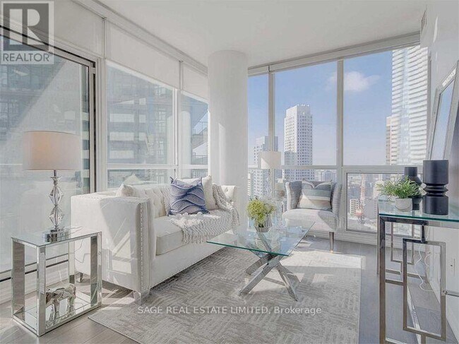 Building Photo - 45 Charles St E