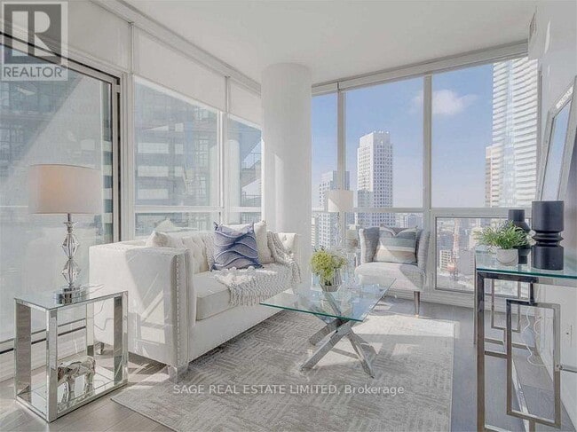 Photo du bâtiment - 45 Charles St E