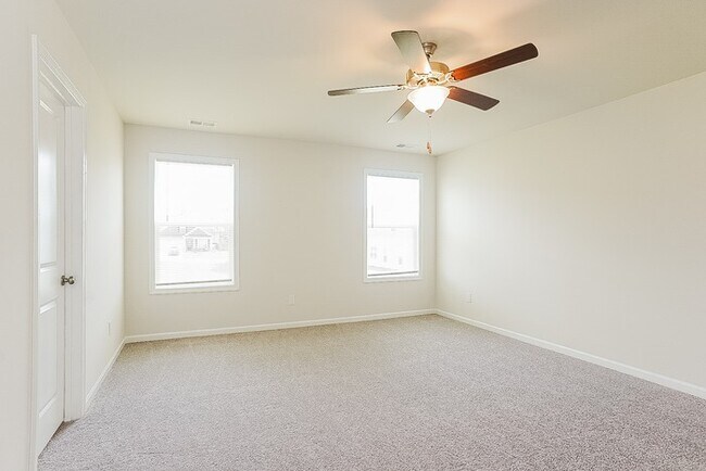 Foto del edificio - 3 Bedroom in Graniteville!