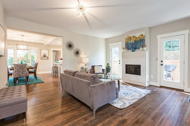 Foto del edificio - Gorgeous Lake Oswego Remodeled Cottage