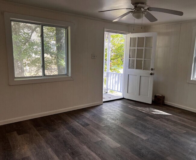 Building Photo - 320 Forest Dr