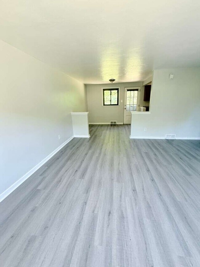 Foto del edificio - Fabulous 3 bed 1 bath House in Penn Hills