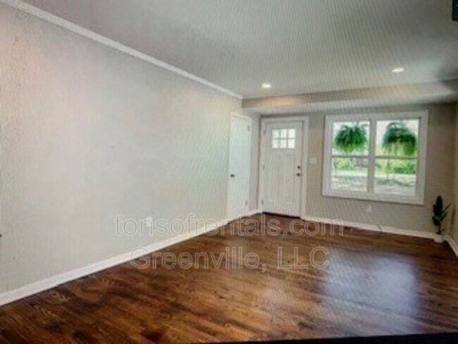 Photo - 201 Chipley Ln House