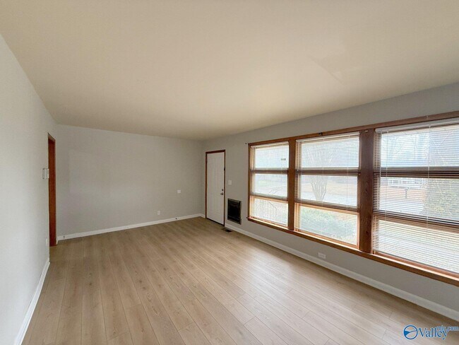 Foto del edificio - 2106 NW Sullivan Rd