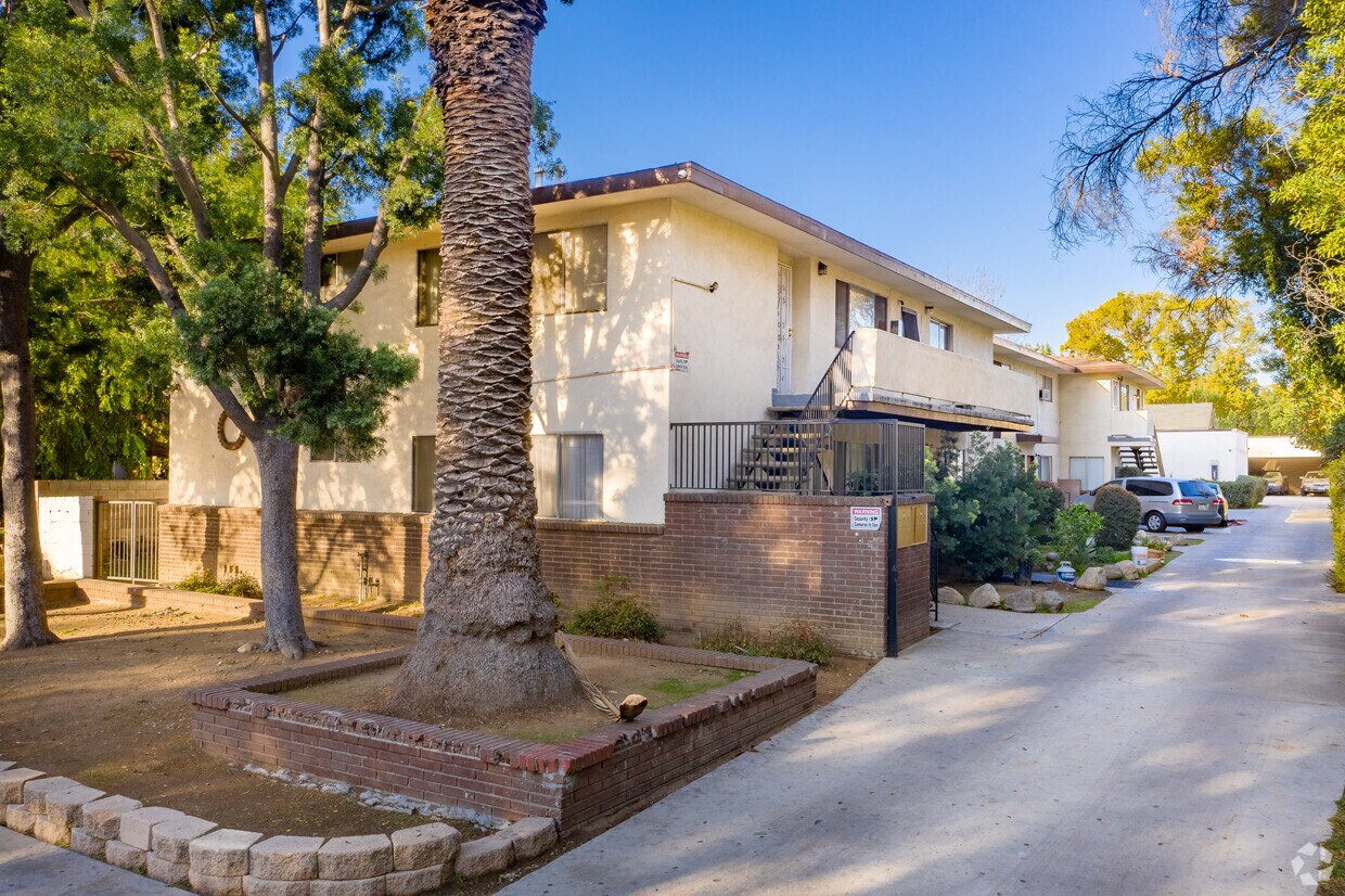 Street View Right - 583 Marengo Ave