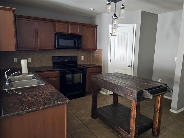 Foto del edificio - 3213 Elam Dr