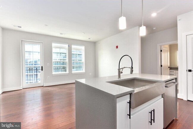 Foto del edificio - 1411 Key Blvd