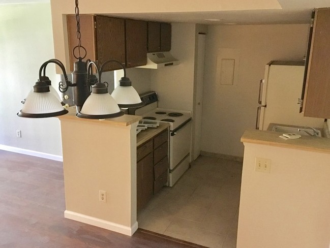 Building Photo - Beautiful Condo in the Brittany Highlands