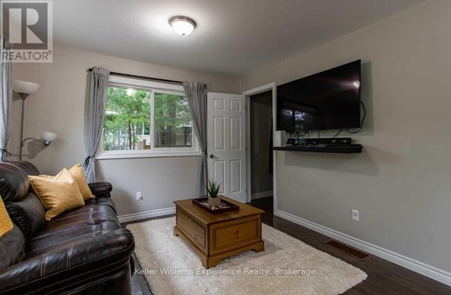 Building Photo - 85 Melrose Ave