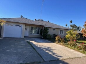 Building Photo - 6425 Thomas Dr